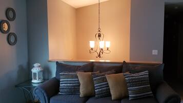 TV, caminetto, impianto stereo