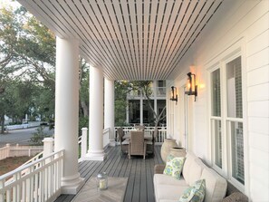 Outdoor dining - Butterfly Kisses - Family Home in Carillon Beach w/ Two Master Suites, Sleeps 12 (Panama City Beach)