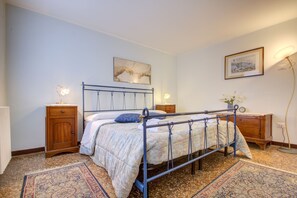 2 habitaciones, tabla de planchar con plancha y wifi gratis 