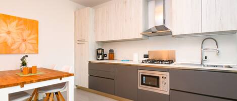 Fridge, microwave, oven, dishwasher