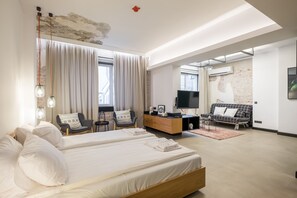 Deluxe Studio | Premium bedding, blackout curtains, iron/ironing board, free WiFi - R34 Boutique Hotel (Sofia)