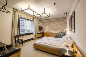 Deluxe Studio