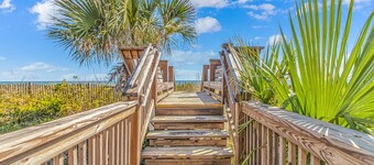3 Bed Ocean Front Surfside Beach-Stocked kitchen, great beds, clean-BRING SSUITS