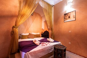 Standard Double Room, 1 King Bed, Non Smoking | 2 bedrooms, in-room safe, individually decorated, individually furnished - Riad ViewPoint (Marrakech)