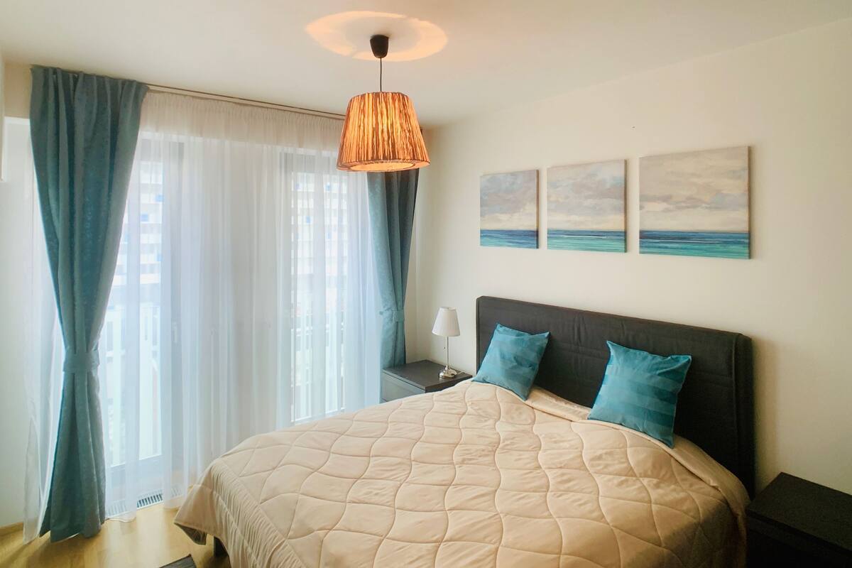Apartemen Khas, 2 kamar tidur, akses difabel, pemandangan kota | 2 kamar tidur dan didekorasi berbeda-beda