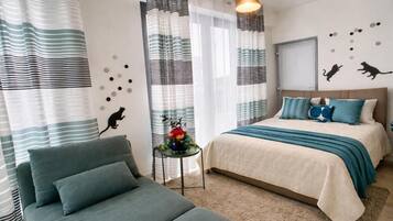 Signature Apartment, 2 Bedrooms, Accessible, City View | Extra beds