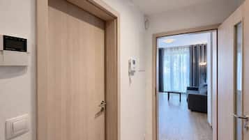 Leilighet – standard, tilgjengelighetstilpasset, hageutsikt | Individuelt dekorert, individuelt innredet og skrivebord for bærbar PC