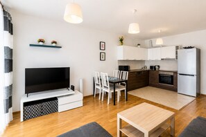 Lägenhet Comfort - 1 sovrum | Eget kök | Stort kylskåp, ugn, spishäll och diskmaskin