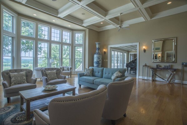 Individually furnished, iron/ironing board, free WiFi, bed sheets - The Manor at Courtland Farm (Leesburg)