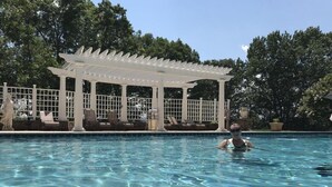 Outdoor pool - The Manor at Courtland Farm (Leesburg)
