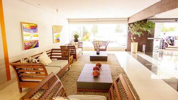 Área de estar no saguão