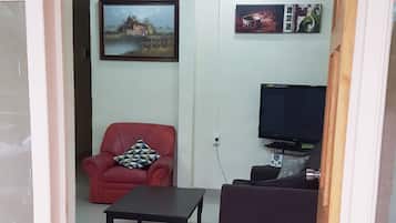 Villa Confort, 2 habitaciones, vista a la montaña | Área de sala de estar | Televisión de pantalla plana