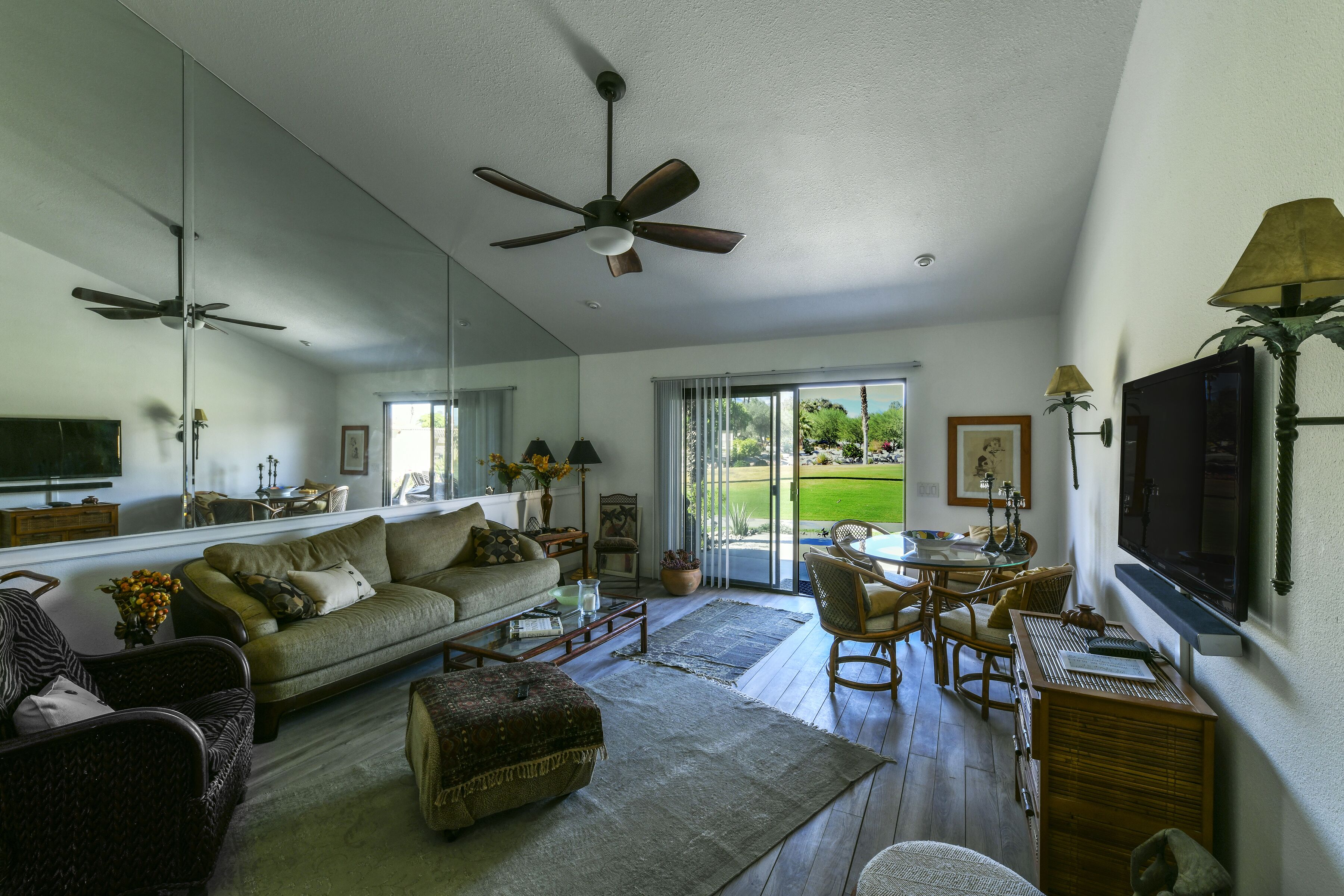 Älytelevisio, DVD-soitin, musiikkikirjasto, videokirjasto