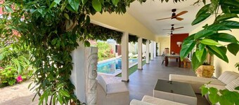 Modern 4BR Villa with Private Pool walk to Palm Beach!