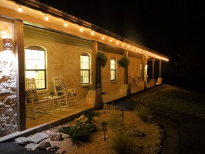 Terrace/patio - VOTED TOP 10 for 3 Yrs Countryside Retreat -Hot Tub & Fire Pit (Dripping Springs)