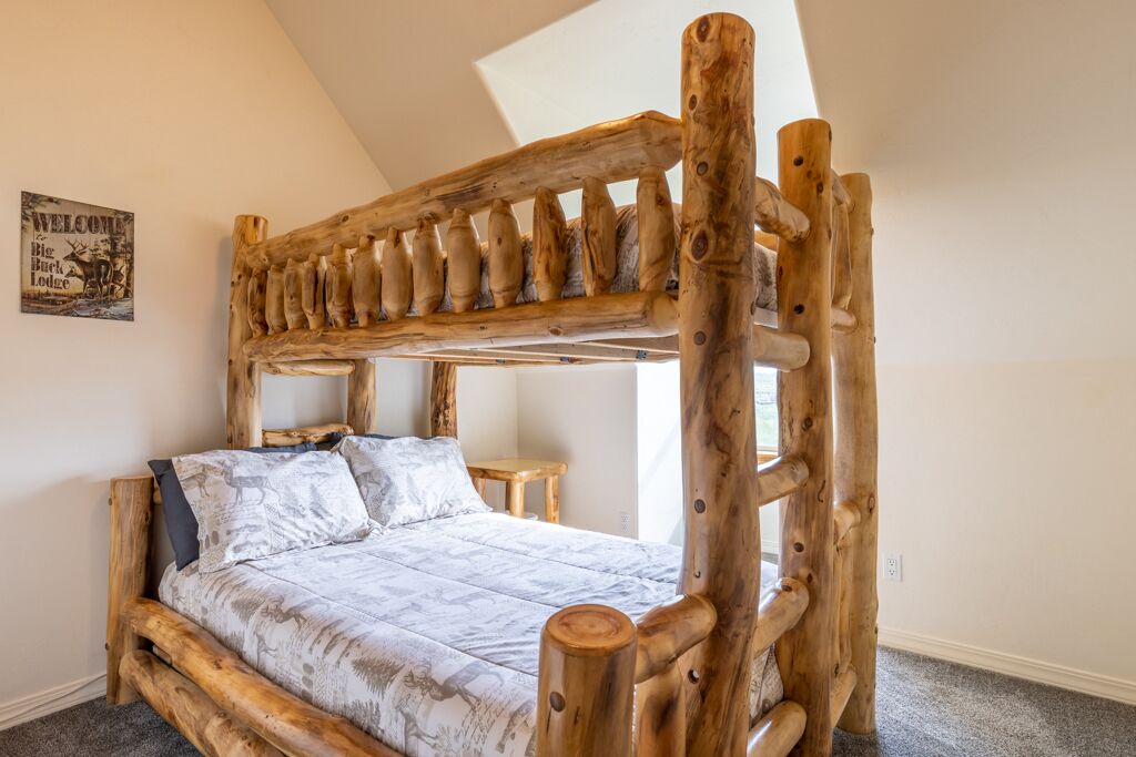 7 habitaciones, tabla de planchar con plancha y cuna de viaje 