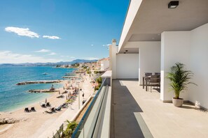 Luxury-Apartment, 3 Schlafzimmer, Meerblick, am Strand | 2 Schlafzimmer, Allergikerbettwaren, Daunenbettdecken, Zimmersafe
