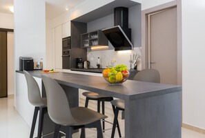 Luxury Apartment, 4 Bedrooms, Sea View, Beachside | Private kitchen
