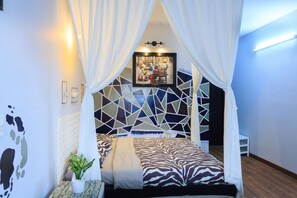 1 bedroom, iron/ironing board, internet - Bui Vien alley studio (Ho Chi Minh)