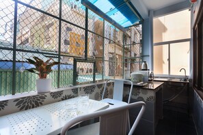 Dining - Bui Vien alley studio (Ho Chi Minh)