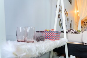 1 chambre, fer et planche à repasser, accès Internet