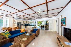 Smart TV, DVD player