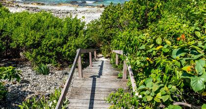 Oceanfront Villa, private pool, gazebo, great diving and snorkeling steps away