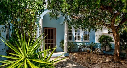 Oceanfront Villa, private pool, gazebo, great diving and snorkeling steps away
