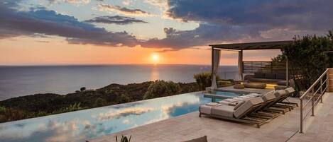 Außenpool, Infinity-Pool