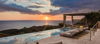 SCONTO ANTICIPATO: Entheos Villa privata con vista sul mare e piscina a sfioro