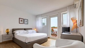 1 bedroom, soundproofing, internet (free)