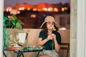 Outdoor dining - Beautiful panoramic apartment in downtown (Cagliari)