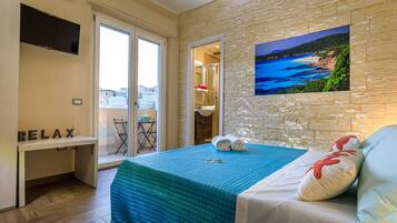 2 bedrooms, in-room safe, iron/ironing board, free WiFi