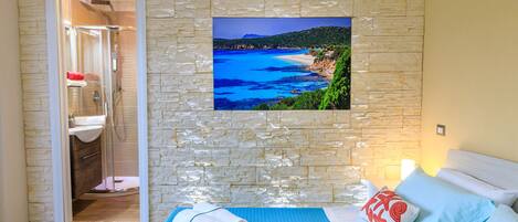2 bedrooms, in-room safe, iron/ironing board, free WiFi