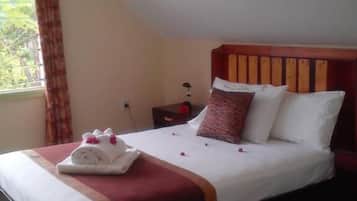 Queen Room, with AirCond, Shared Bathroom | Blackout drapes, iron/ironing board, WiFi, bed sheets