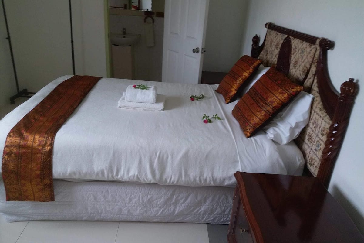 En-suite Queen Room