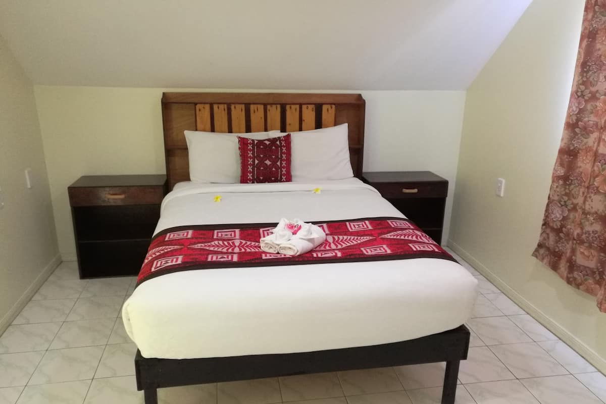 Double Room with AirCond, Shared Bathroom