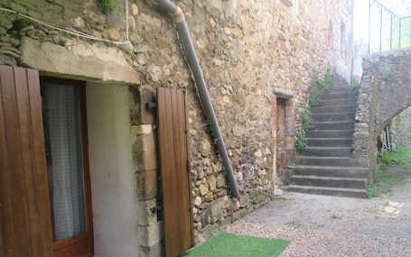 Exterior detail. STUDIO RENTAL DOMAINE DE LA BAUME