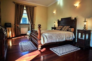 10 makuuhuonetta, silitysrauta/-lauta, ilmainen Wi-Fi, vuodevaatteet