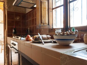 Fridge, microwave, oven, coffee/tea maker