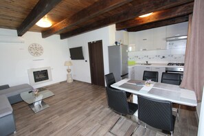Interior - CUVI Holiday House with Garden (Rovinj)