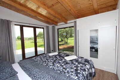 CUVI Holiday House with Garden