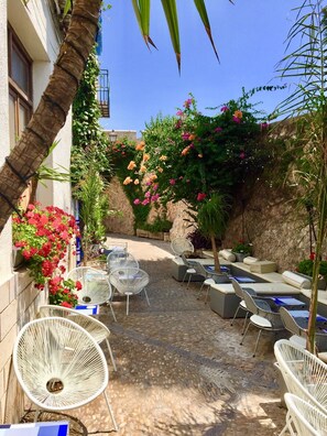 Outdoor dining - Old town house of Peñíscola, next to Bufador (Peníscola)