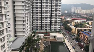 Kolam renang terbuka