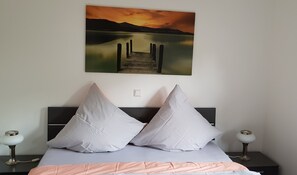 2 عدّة غرف نوم وواي فاي مجانًا وملاءات أسرّة