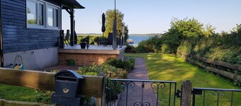 オプションのボートで直接プラウ湖にある家