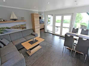 Televisión y chimenea 