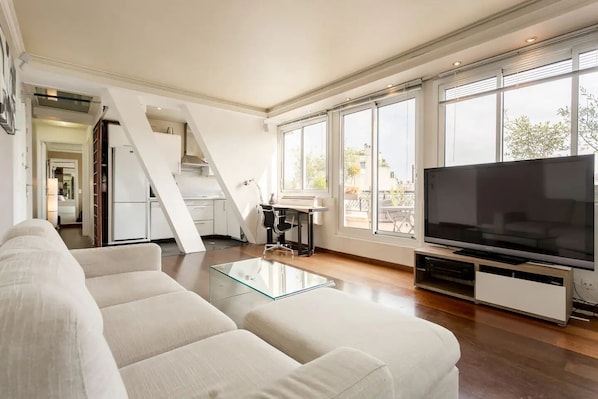 Smart-TV, Kamin, Drucker