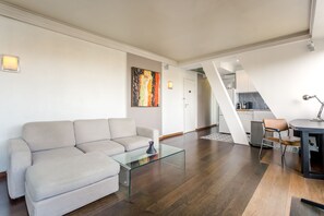 Smart TV, fireplace, printers - Eiffel Tower Apartment with Terrace (Paris)