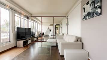 Smart-tv, een open haard en een printer